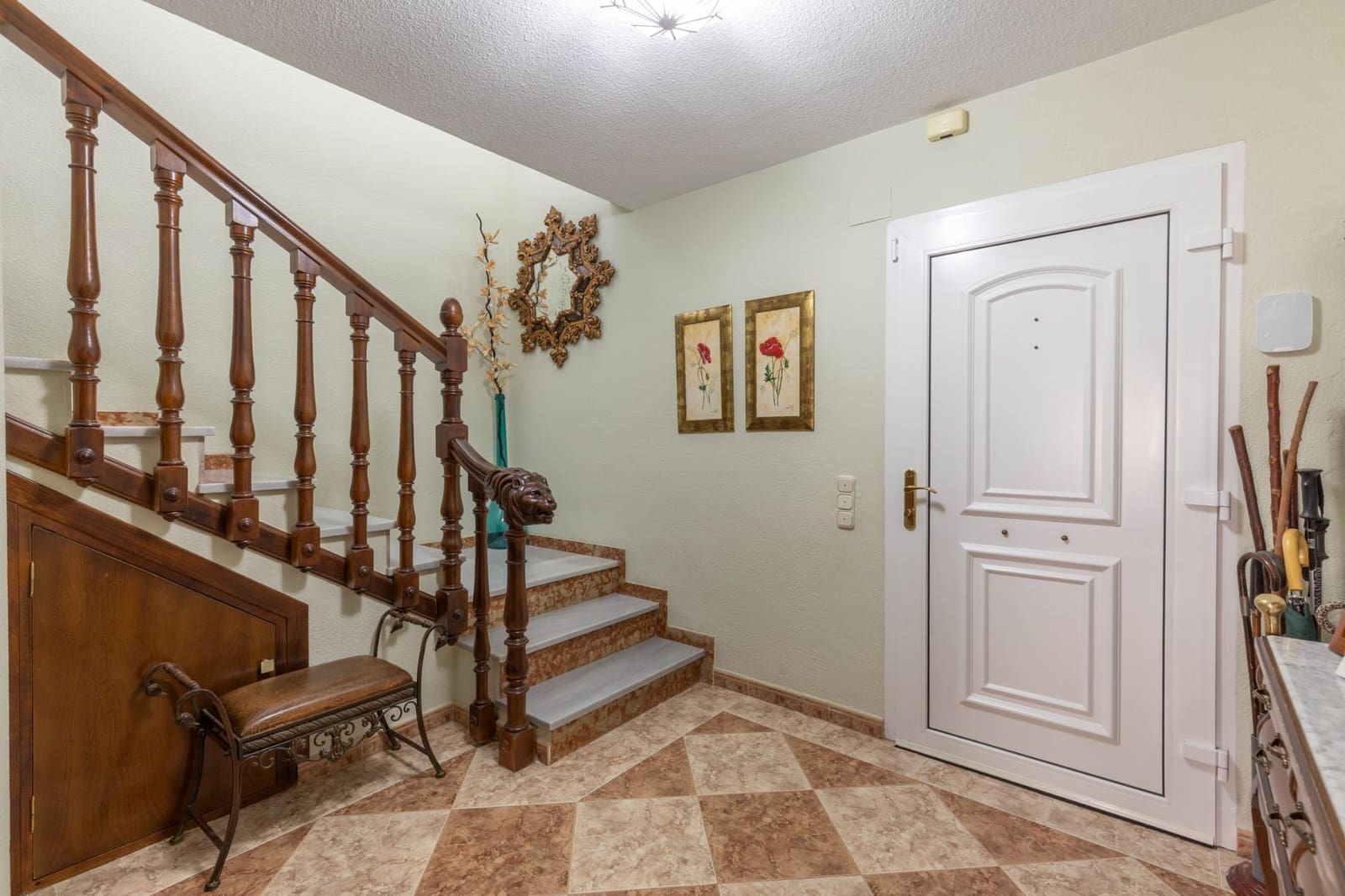 6 bedroom Villa for sale in Otura with pool garage - € 540,000 (Ref: 9534003)