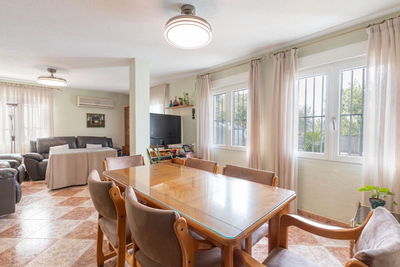 6 bedroom Villa for sale in Otura with pool garage - € 540,000 (Ref: 9534003)