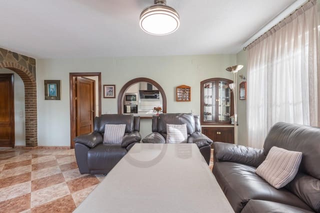 6 soveværelse Villa til salg i Otura med swimmingpool garage - € 540.000 (Ref: 9534003)