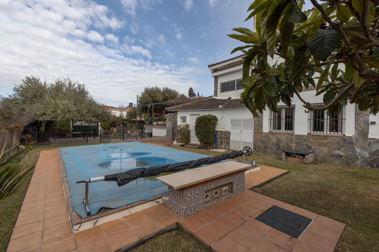 6 bedroom Villa for sale in Otura with pool garage - € 540,000 (Ref: 9534003)