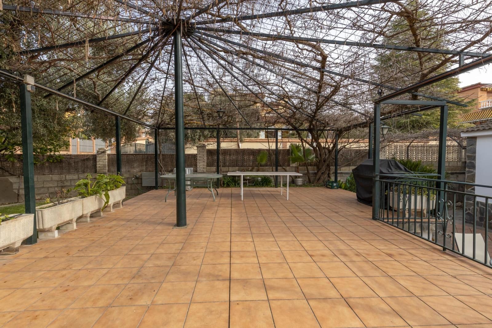 6 bedroom Villa for sale in Otura with pool garage - € 540,000 (Ref: 9534003)