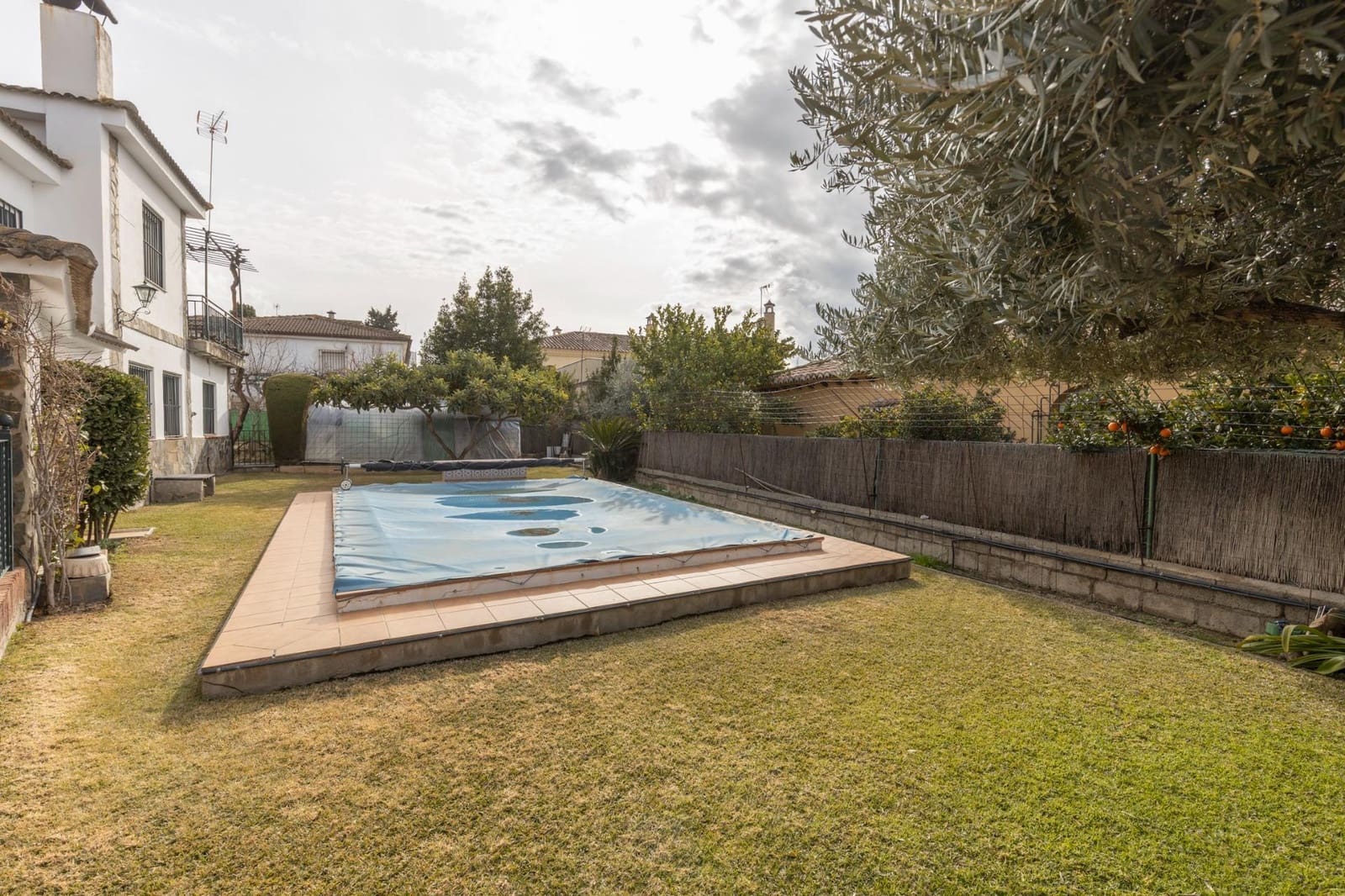 6 bedroom Villa for sale in Otura with pool garage - € 540,000 (Ref: 9534003)