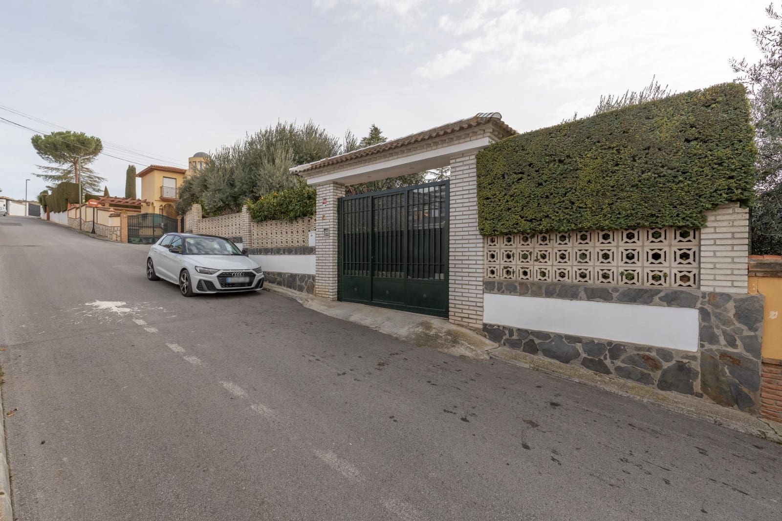 6 bedroom Villa for sale in Otura with pool garage - € 540,000 (Ref: 9534003)