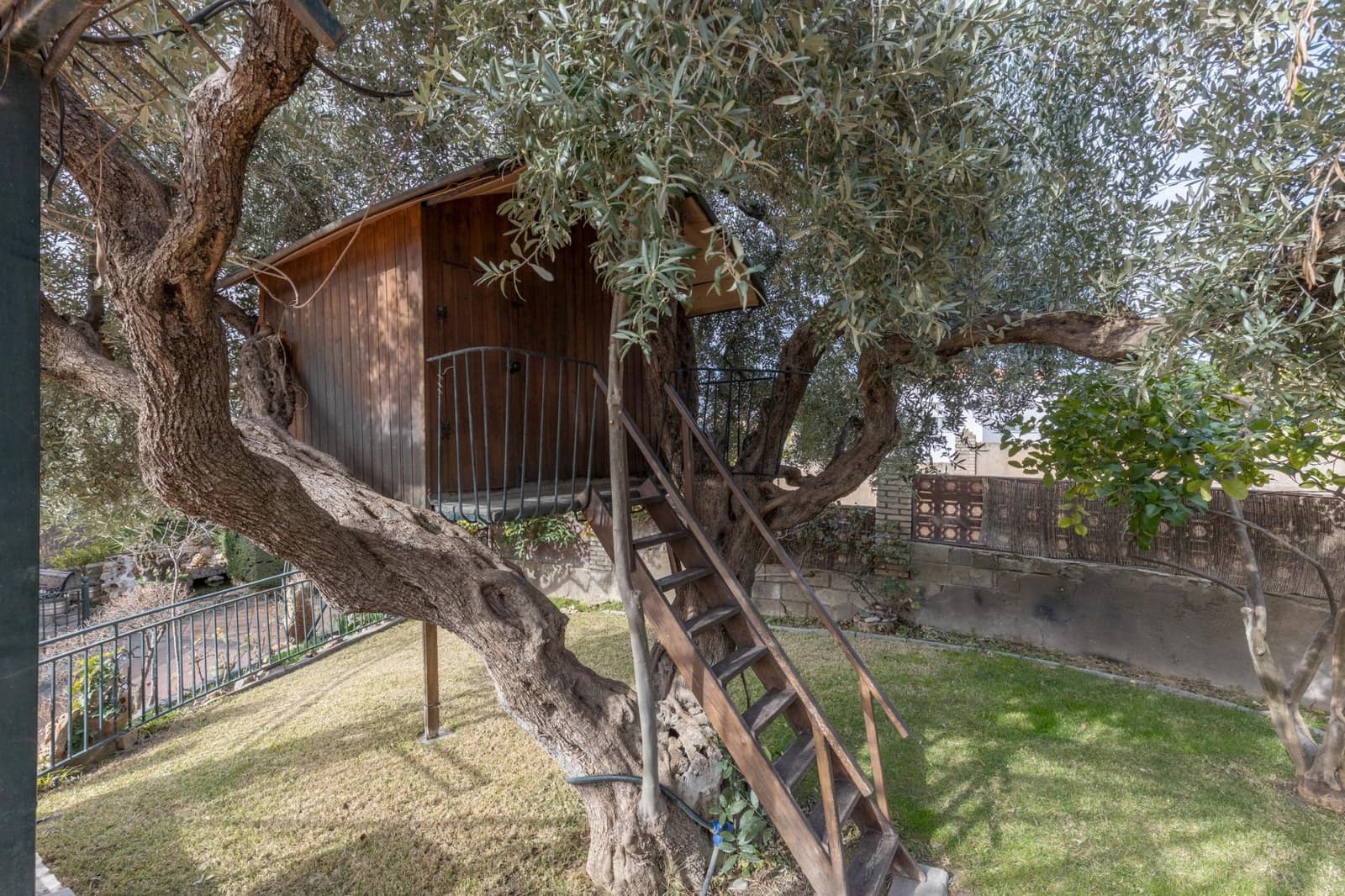 6 bedroom Villa for sale in Otura with pool garage - € 540,000 (Ref: 9534003)