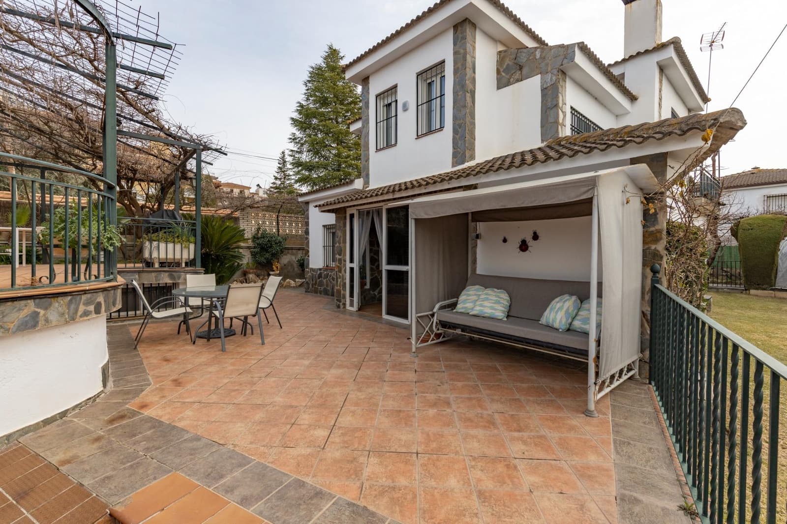 6 bedroom Villa for sale in Otura with pool garage - € 540,000 (Ref: 9534003)