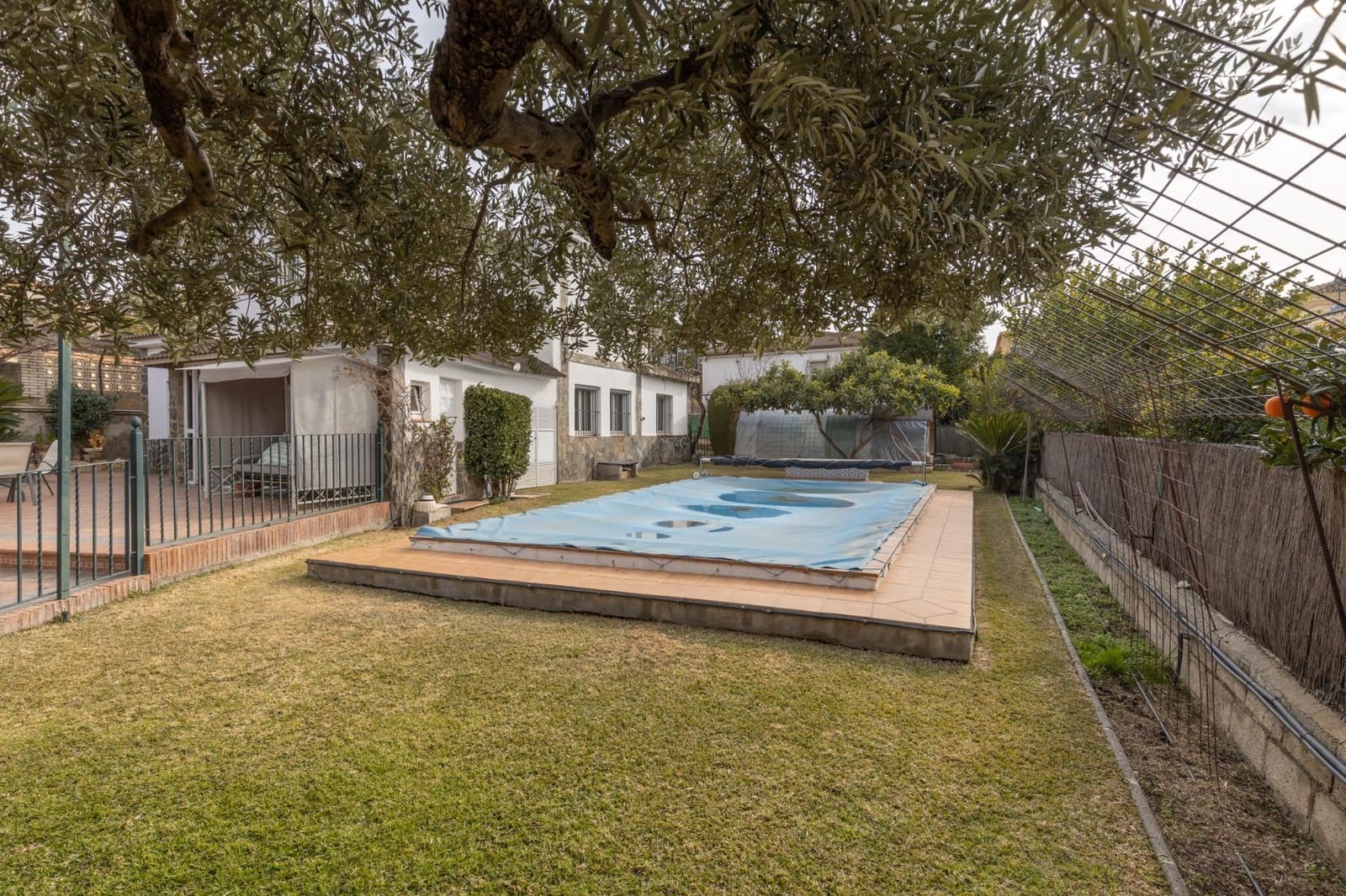 6 bedroom Villa for sale in Otura with pool garage - € 540,000 (Ref: 9534003)