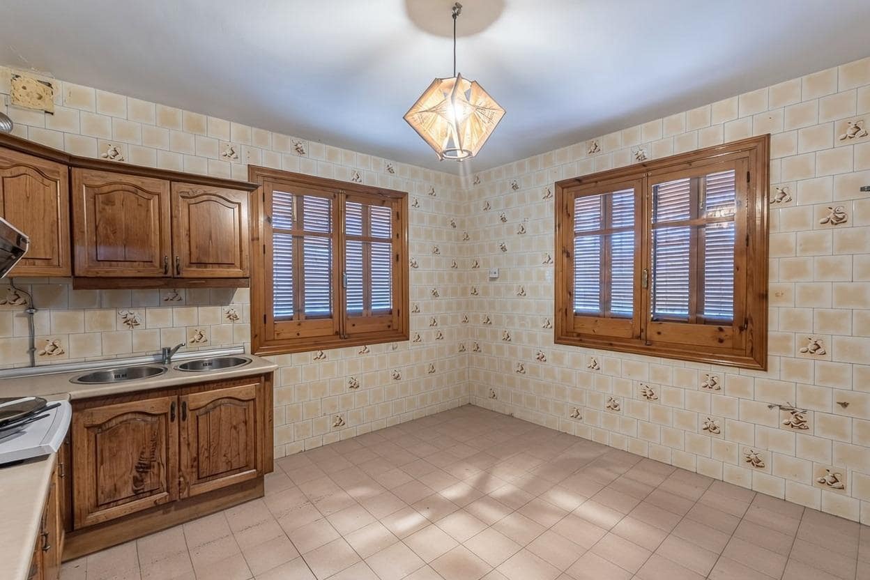 5 bedroom Villa for sale in Gojar with pool garage - € 375,000 (Ref: 9534005)