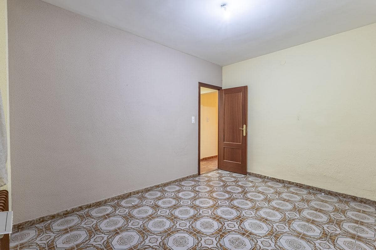 5 bedroom Villa for sale in Gojar with pool garage - € 375,000 (Ref: 9534005)