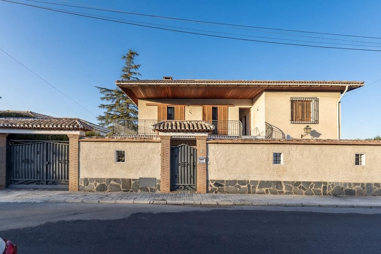 5 bedroom Villa for sale in Gojar with pool garage - € 375,000 (Ref: 9534005)