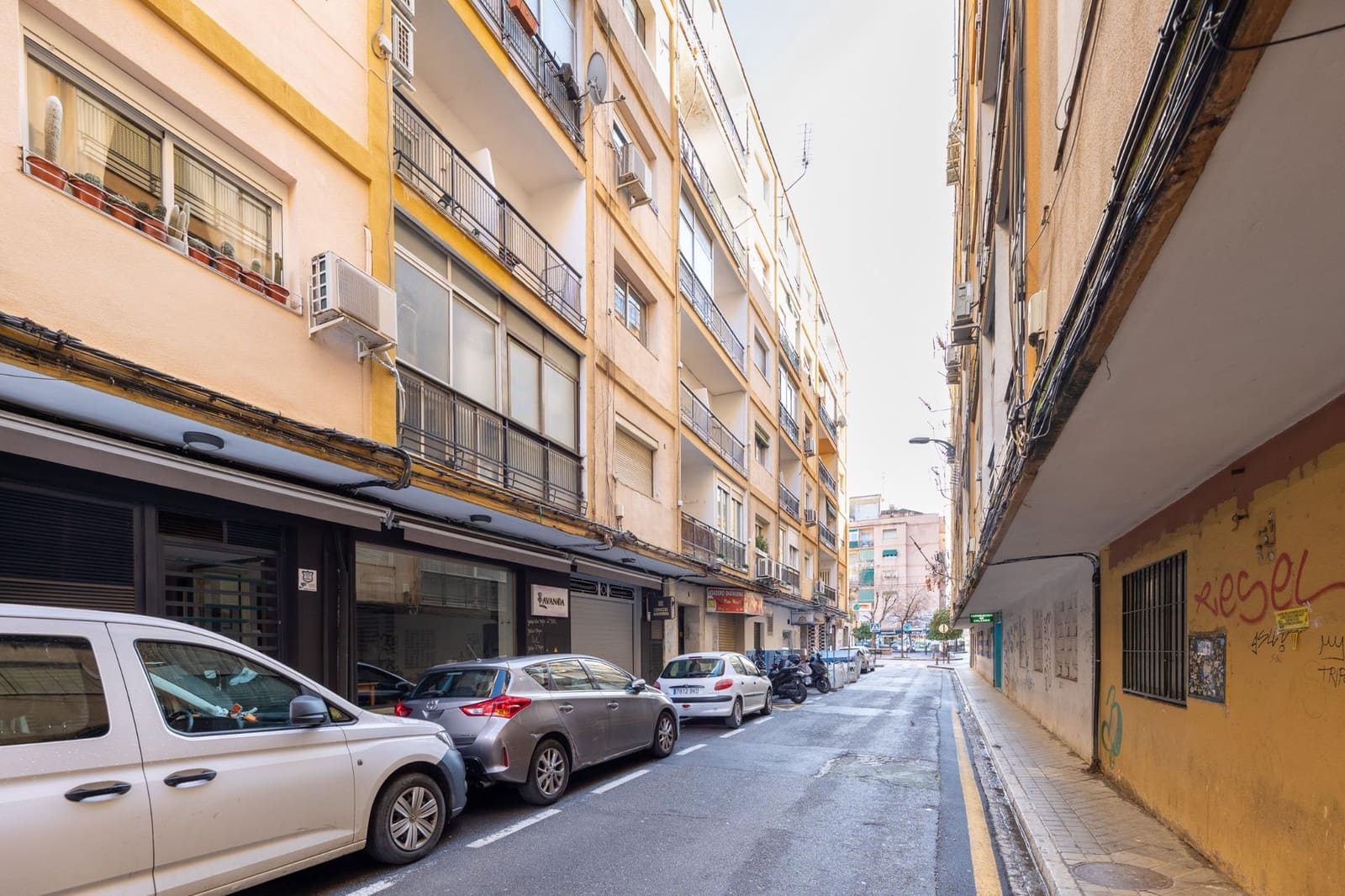 3 bedroom Flat for sale in Granada city - € 175,000 (Ref: 9534006)