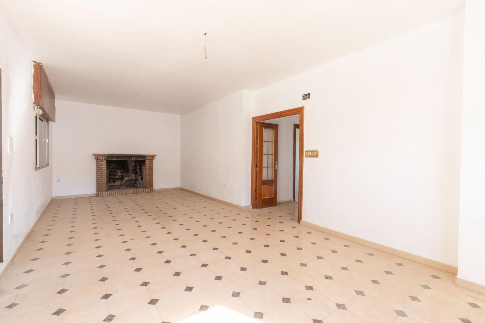 4 bedroom Villa for sale in Las Gabias with pool garage - € 379,000 (Ref: 9535843)