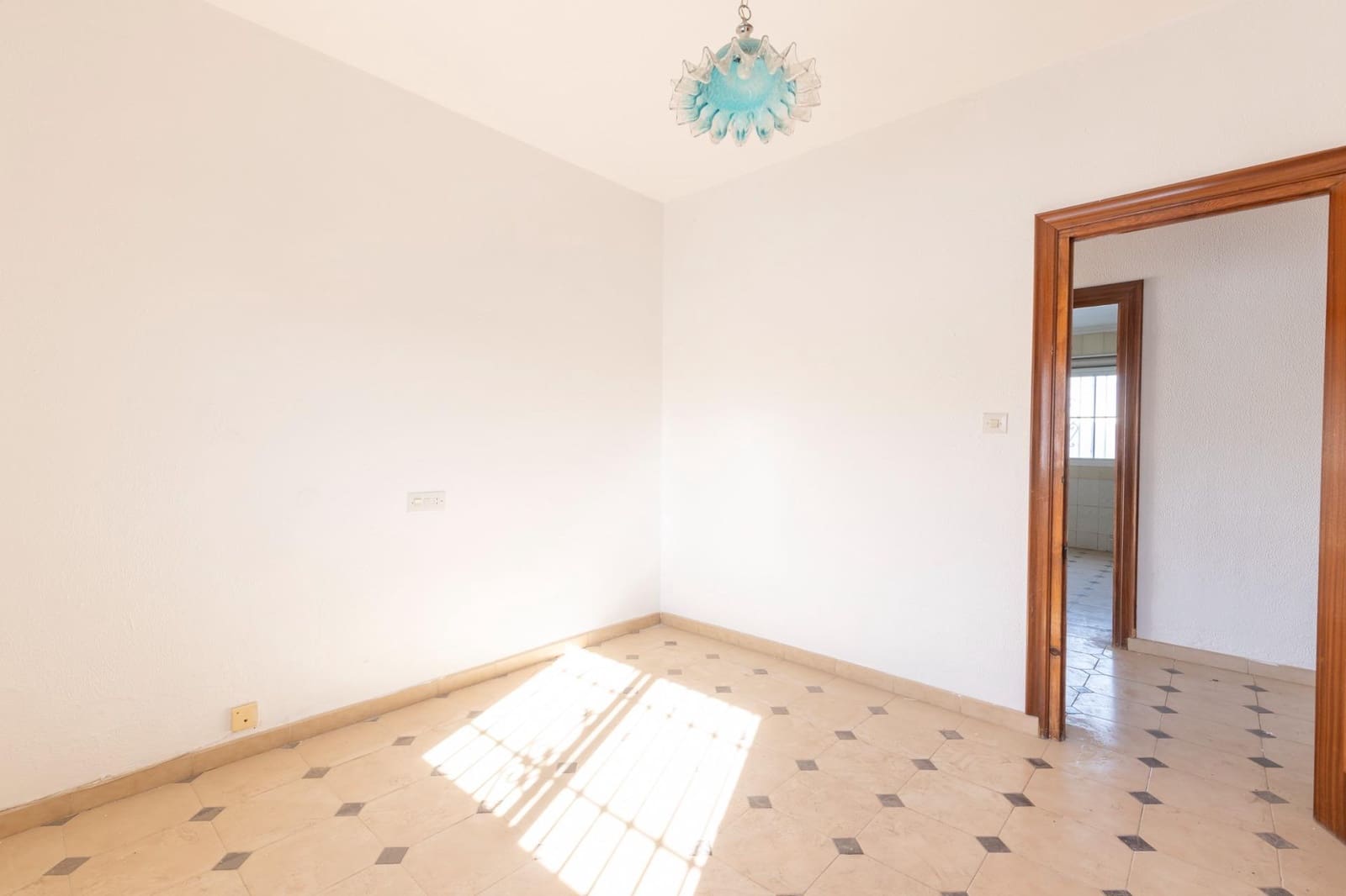 4 bedroom Villa for sale in Las Gabias with pool garage - € 379,000 (Ref: 9535843)