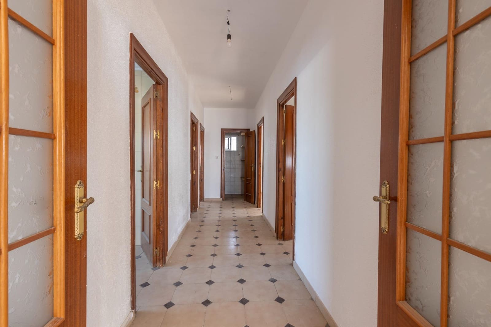 4 bedroom Villa for sale in Las Gabias with pool garage - € 379,000 (Ref: 9535843)