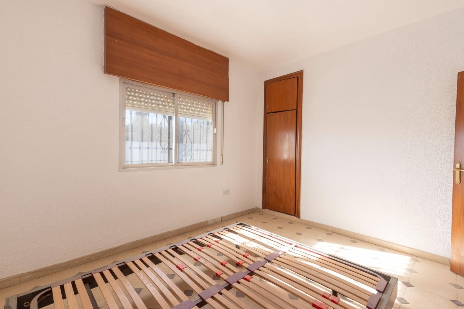 4 bedroom Villa for sale in Las Gabias with pool garage - € 379,000 (Ref: 9535843)