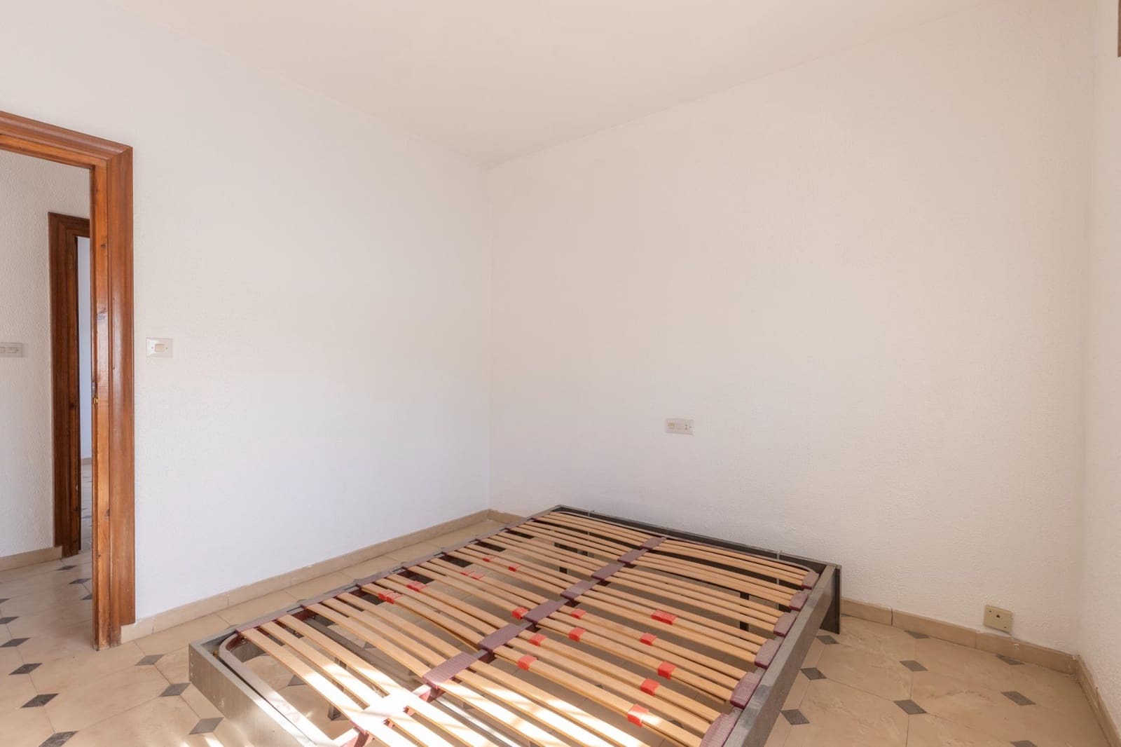 4 bedroom Villa for sale in Las Gabias with pool garage - € 379,000 (Ref: 9535843)