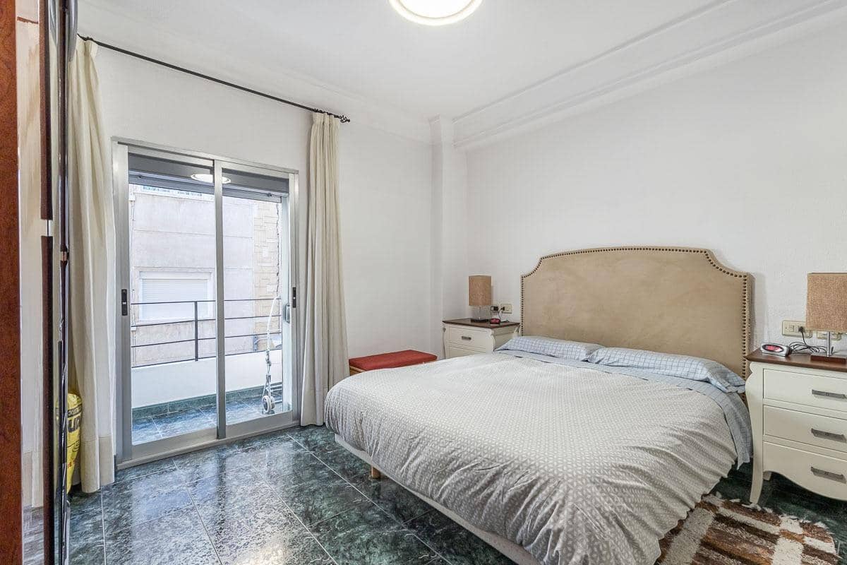 4 soveværelse Lejlighed til salg i Granada by - € 200.000 (Ref: 9535844)