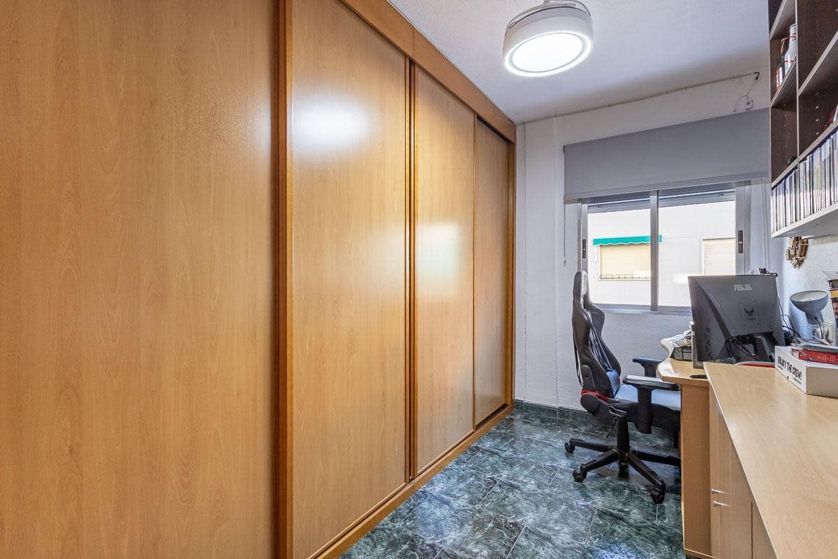 4 soveværelse Lejlighed til salg i Granada by - € 200.000 (Ref: 9535844)