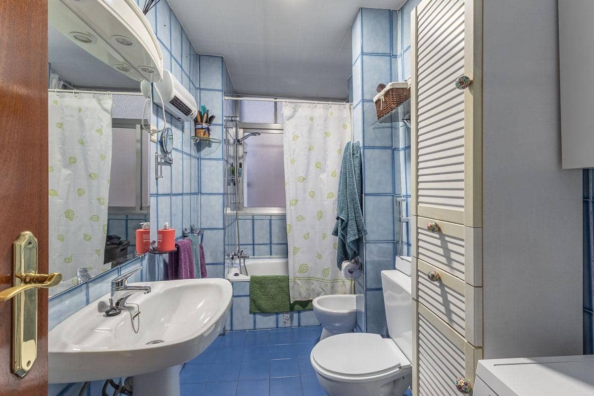 4 soveværelse Lejlighed til salg i Granada by - € 200.000 (Ref: 9535844)