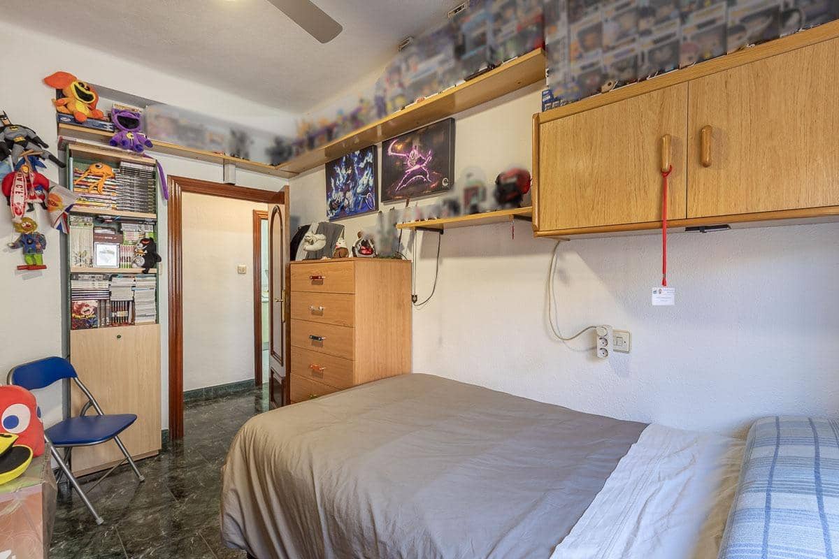 4 soveværelse Lejlighed til salg i Granada by - € 200.000 (Ref: 9535844)