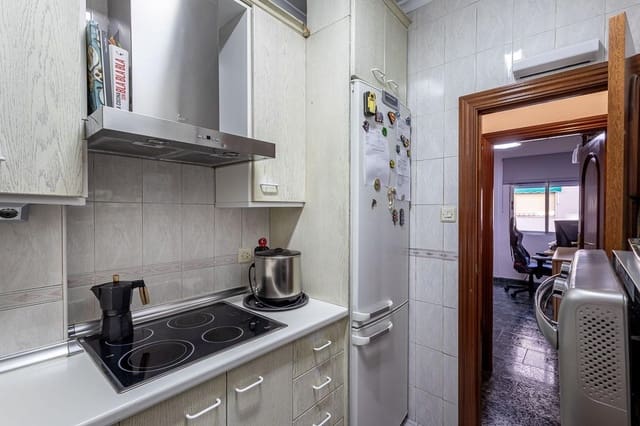 4 soveværelse Lejlighed til salg i Zaidin, Granada by - € 200.000 (Ref: 9535844)