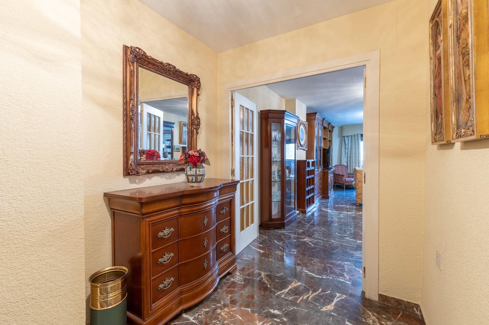 4 bedroom Flat for sale in Granada city with garage - € 560,000 (Ref: 9535845)