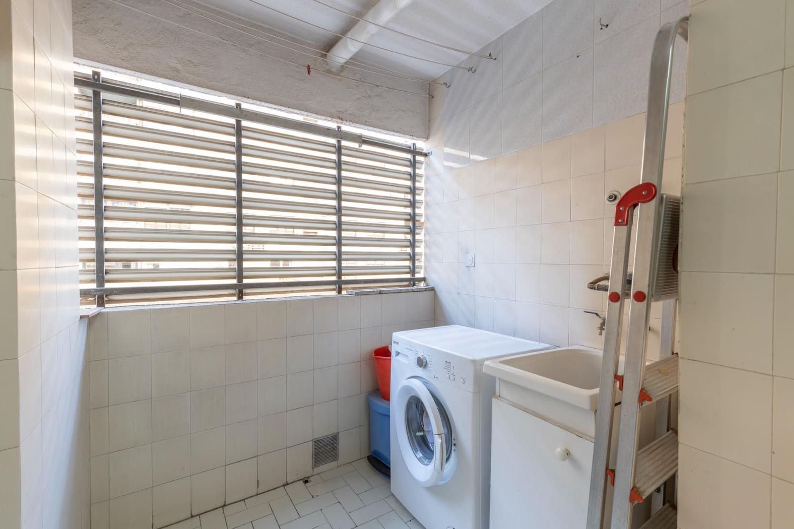 4 bedroom Flat for sale in Granada city with garage - € 560,000 (Ref: 9535845)