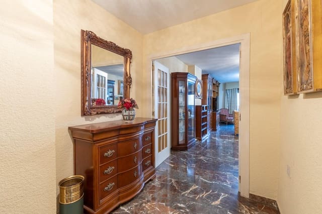 4 soveværelse Lejlighed til salg i Granada by med garage - € 560.000 (Ref: 9535845)