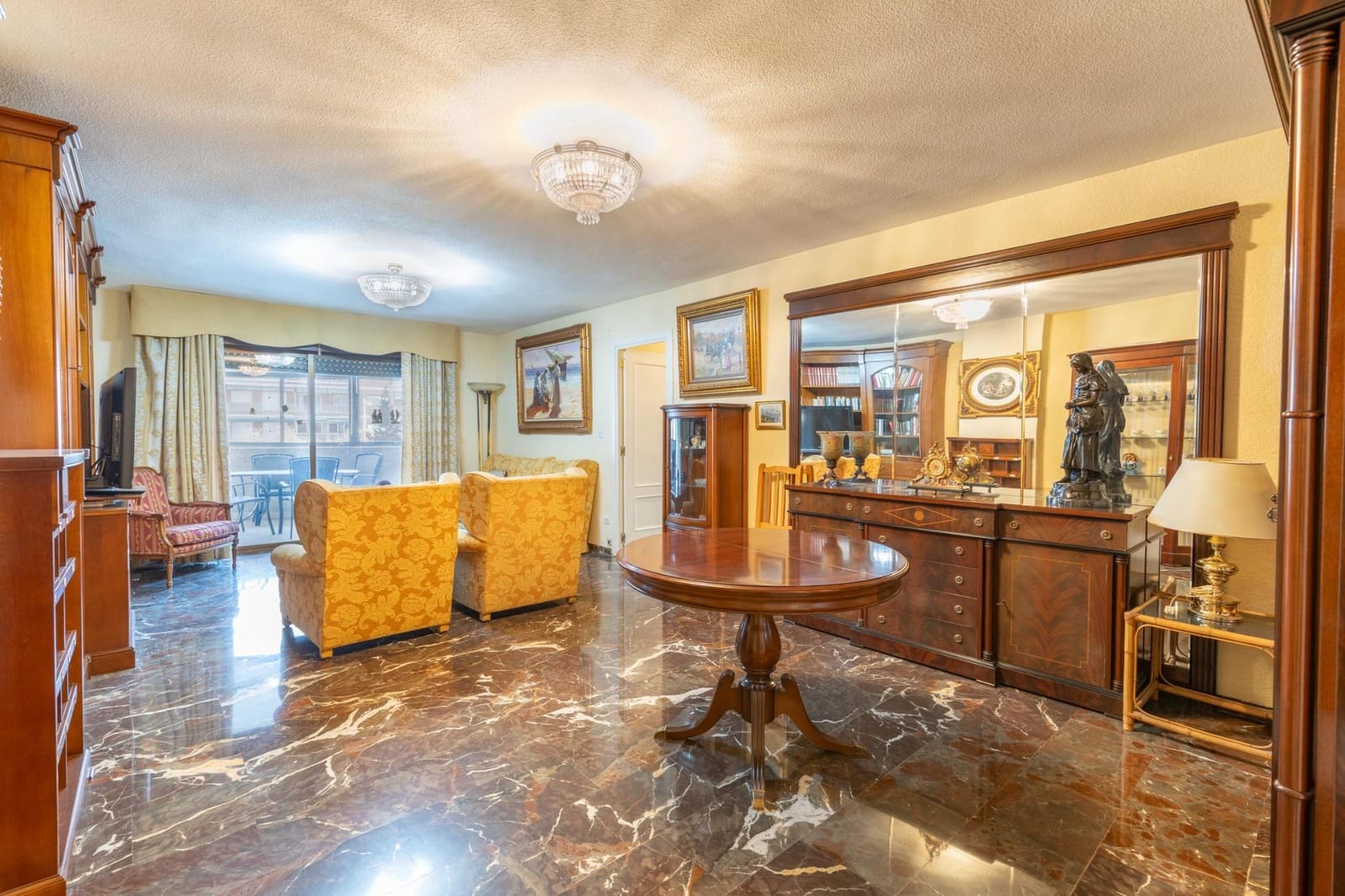 4 bedroom Flat for sale in Granada city with garage - € 560,000 (Ref: 9535845)