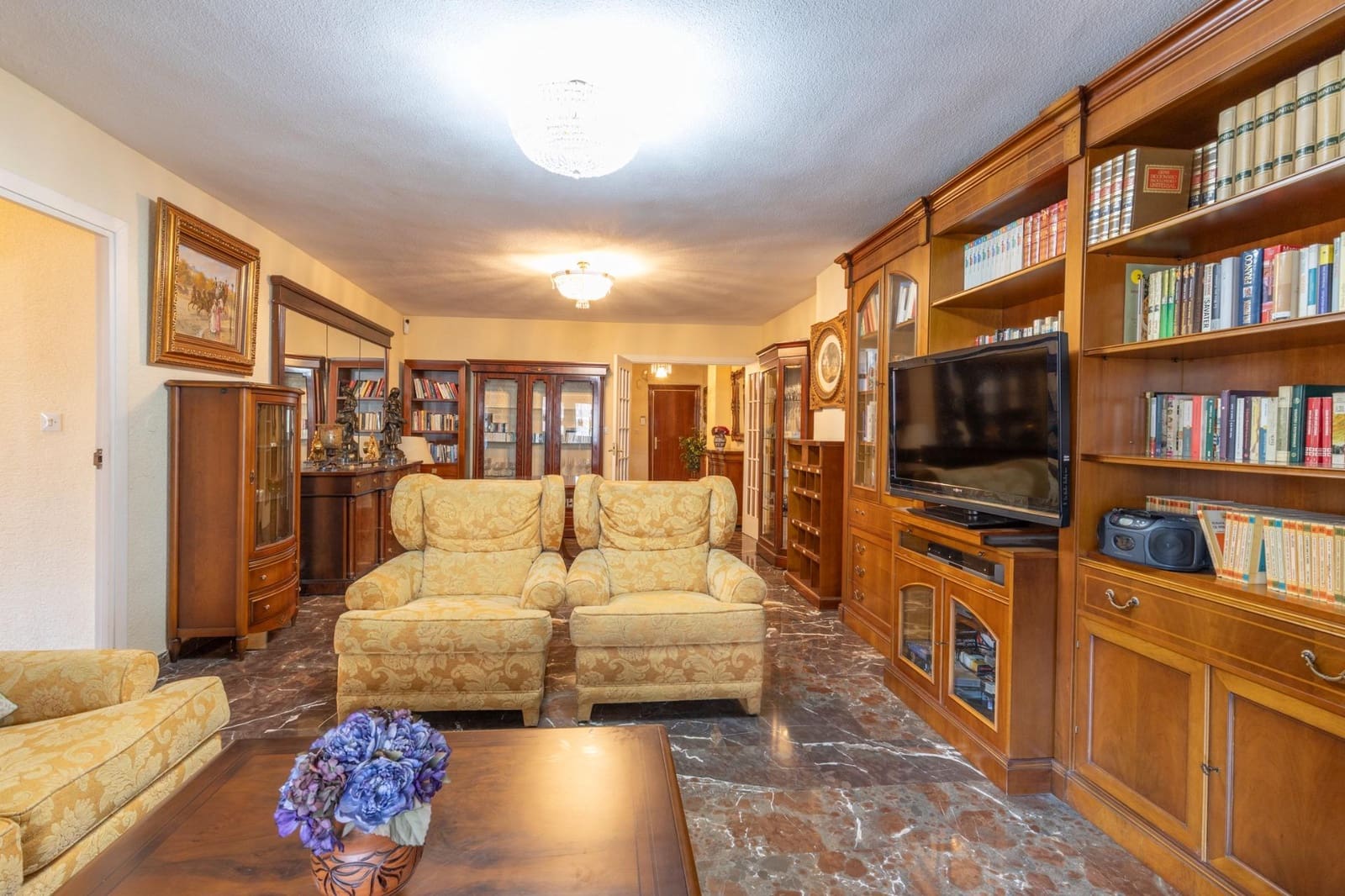 4 bedroom Flat for sale in Granada city with garage - € 560,000 (Ref: 9535845)