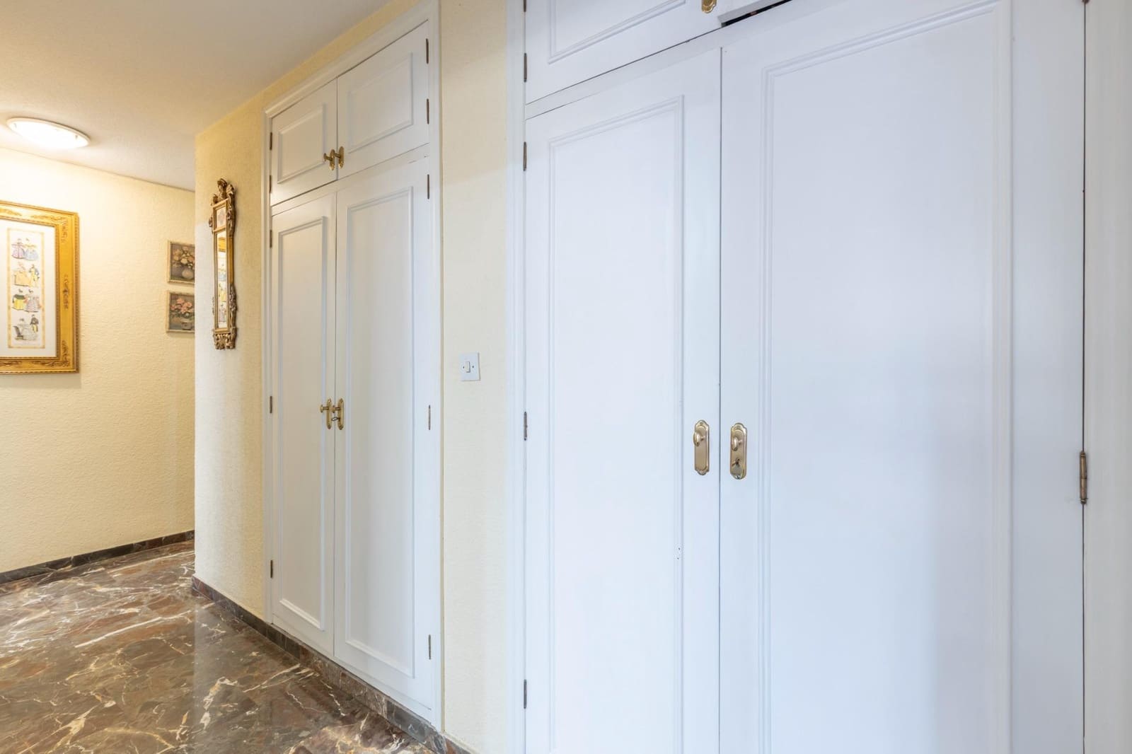 4 bedroom Flat for sale in Granada city with garage - € 560,000 (Ref: 9535845)