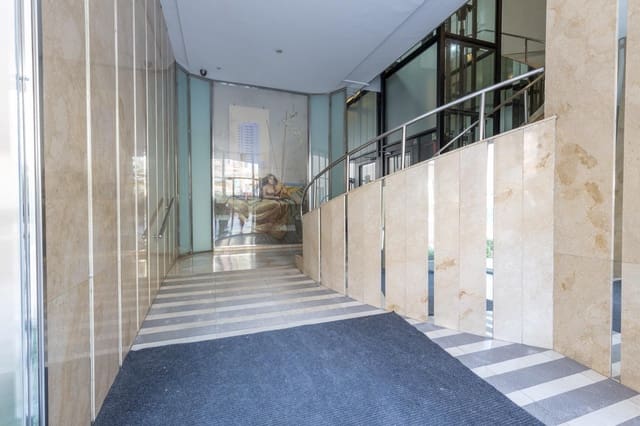 4 soveværelse Lejlighed til salg i Granada by med garage - € 560.000 (Ref: 9535845)