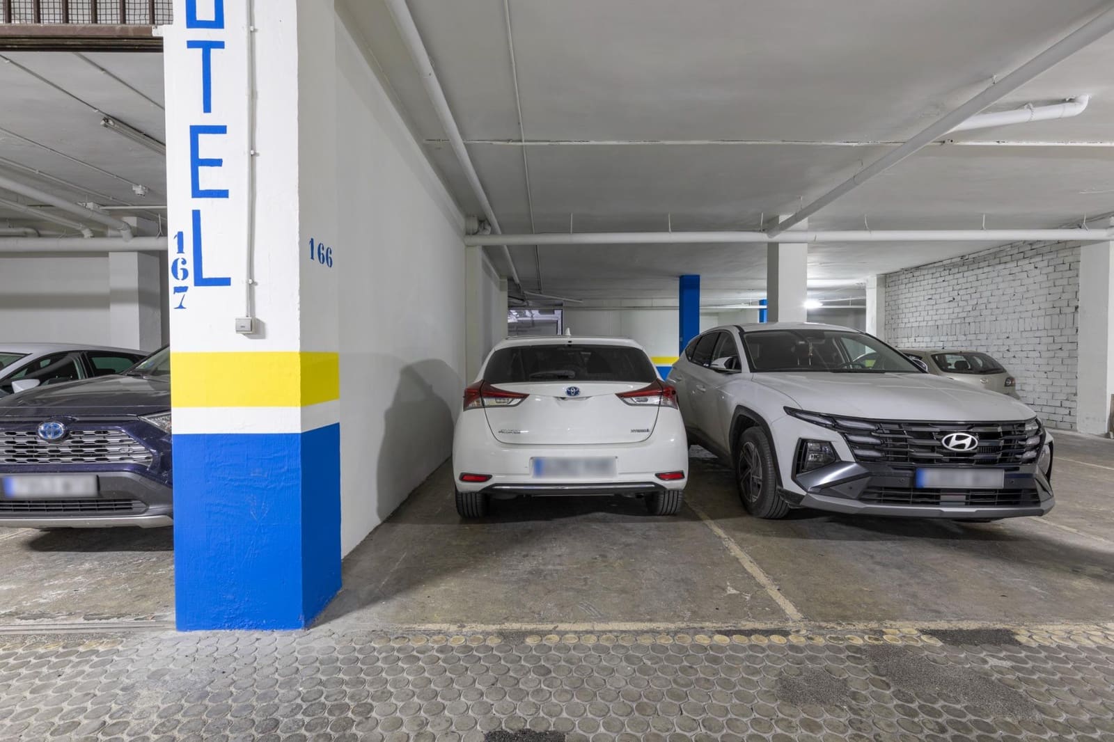 4 bedroom Flat for sale in Granada city with garage - € 560,000 (Ref: 9535845)