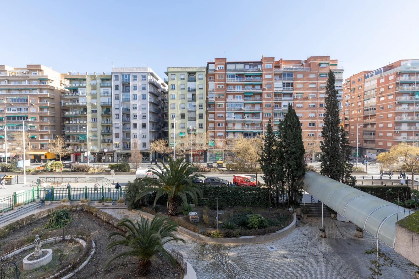 4 bedroom Flat for sale in Granada city with garage - € 560,000 (Ref: 9535845)