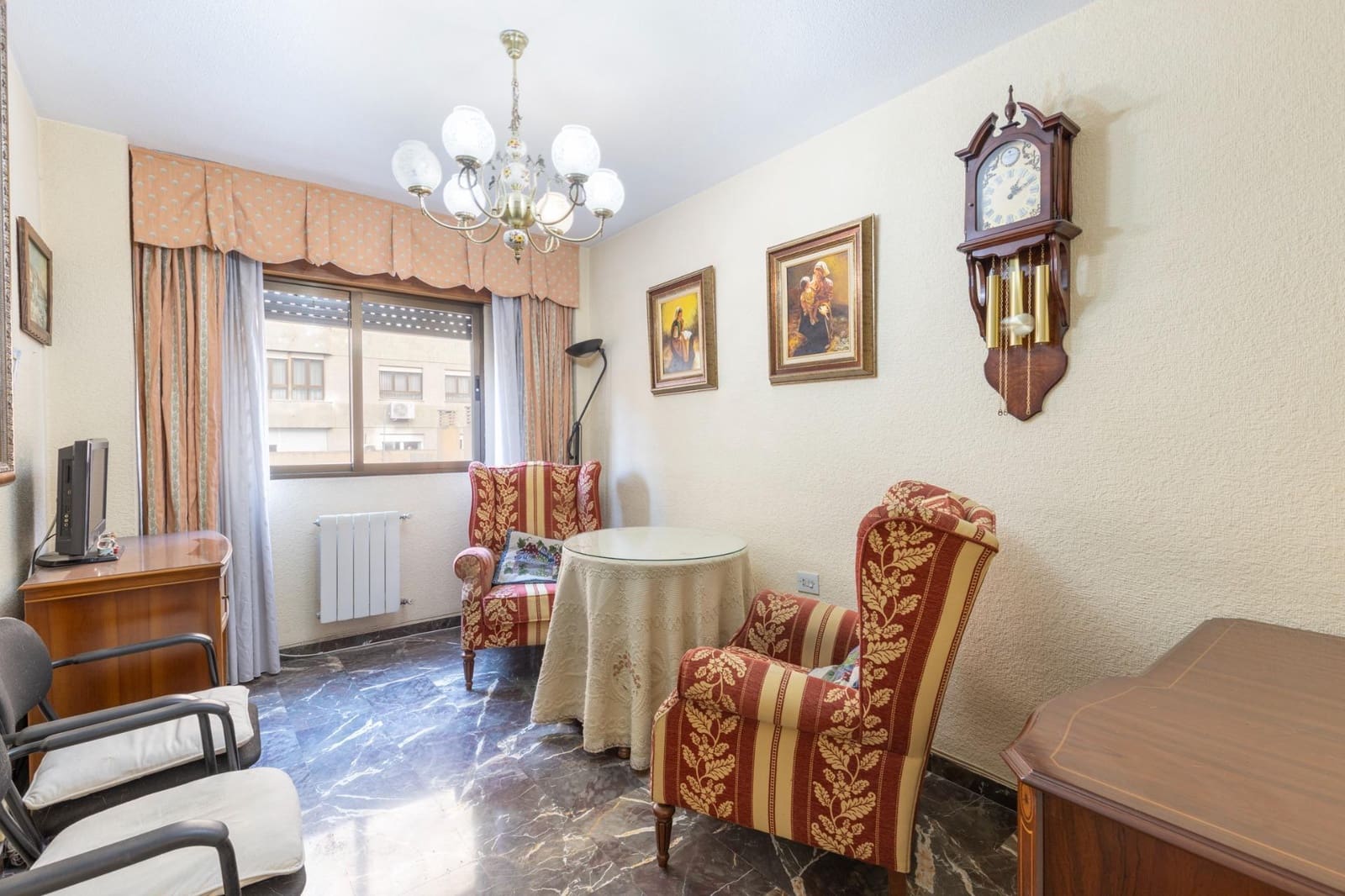 4 bedroom Flat for sale in Granada city with garage - € 560,000 (Ref: 9535845)