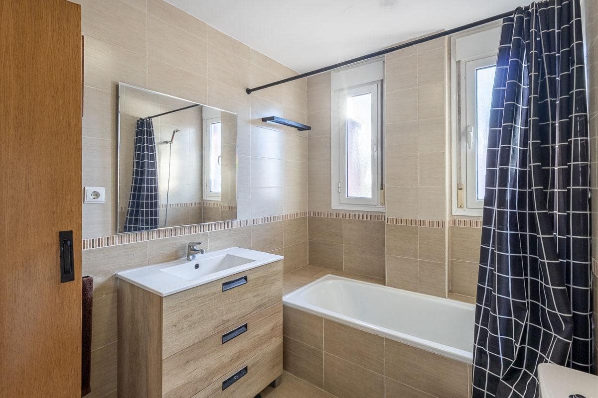 4 soverom Kjedet enebolig til salgs i Alhendin med svømmebasseng garasje - € 309 000 (Ref: 9535846)