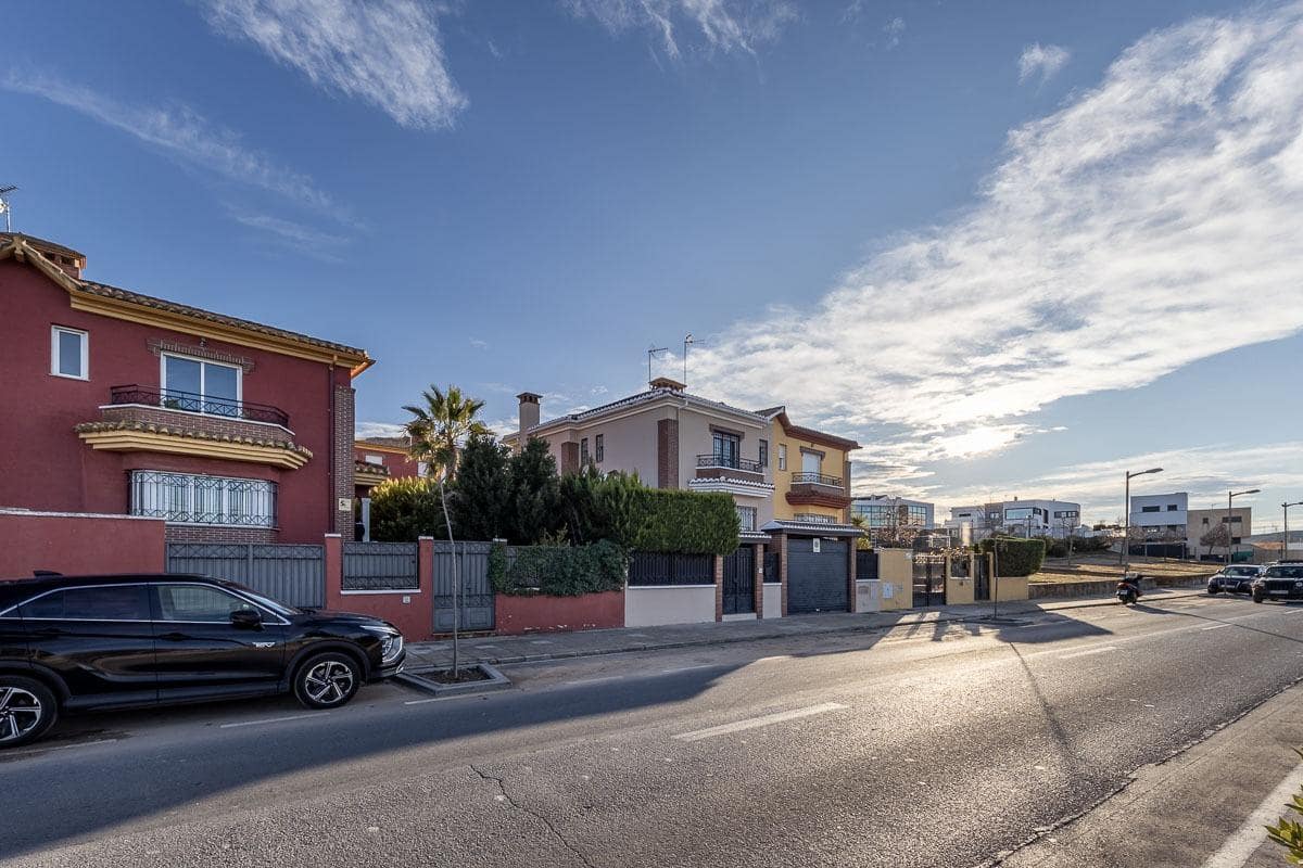 4 soverom Kjedet enebolig til salgs i Alhendin med svømmebasseng garasje - € 309 000 (Ref: 9535846)