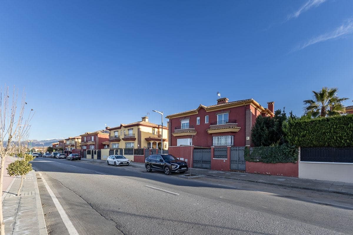 4 soverom Kjedet enebolig til salgs i Alhendin med svømmebasseng garasje - € 309 000 (Ref: 9535846)