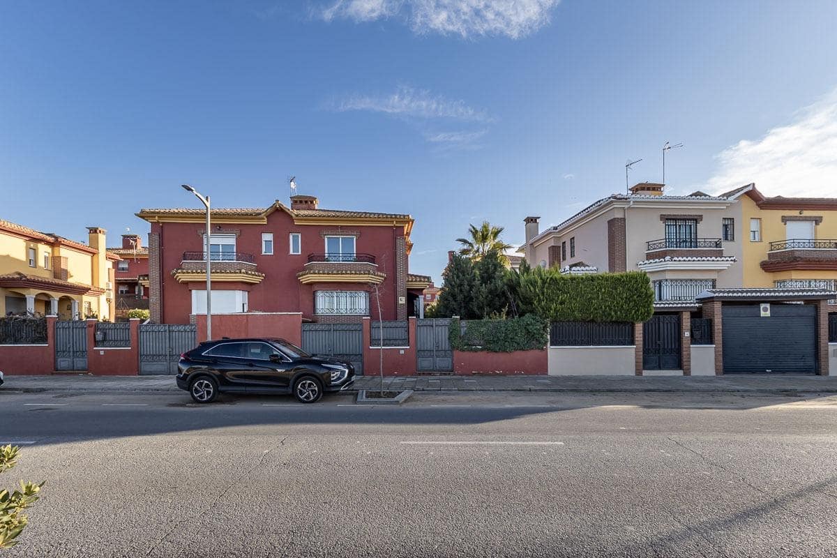 4 soverom Kjedet enebolig til salgs i Alhendin med svømmebasseng garasje - € 309 000 (Ref: 9535846)