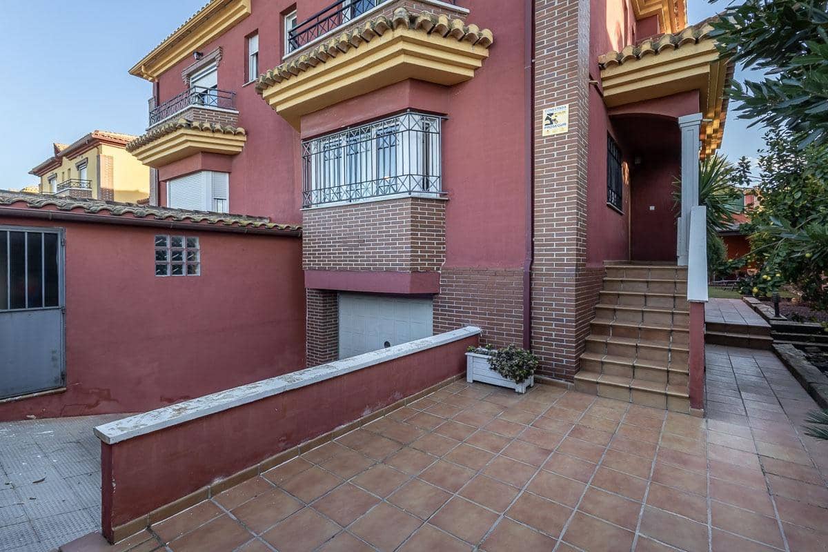 4 soverom Kjedet enebolig til salgs i Alhendin med svømmebasseng garasje - € 309 000 (Ref: 9535846)