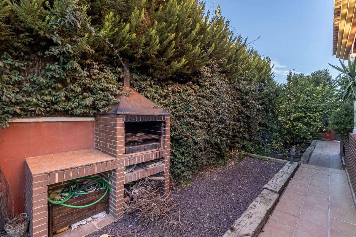 4 soverom Kjedet enebolig til salgs i Alhendin med svømmebasseng garasje - € 309 000 (Ref: 9535846)