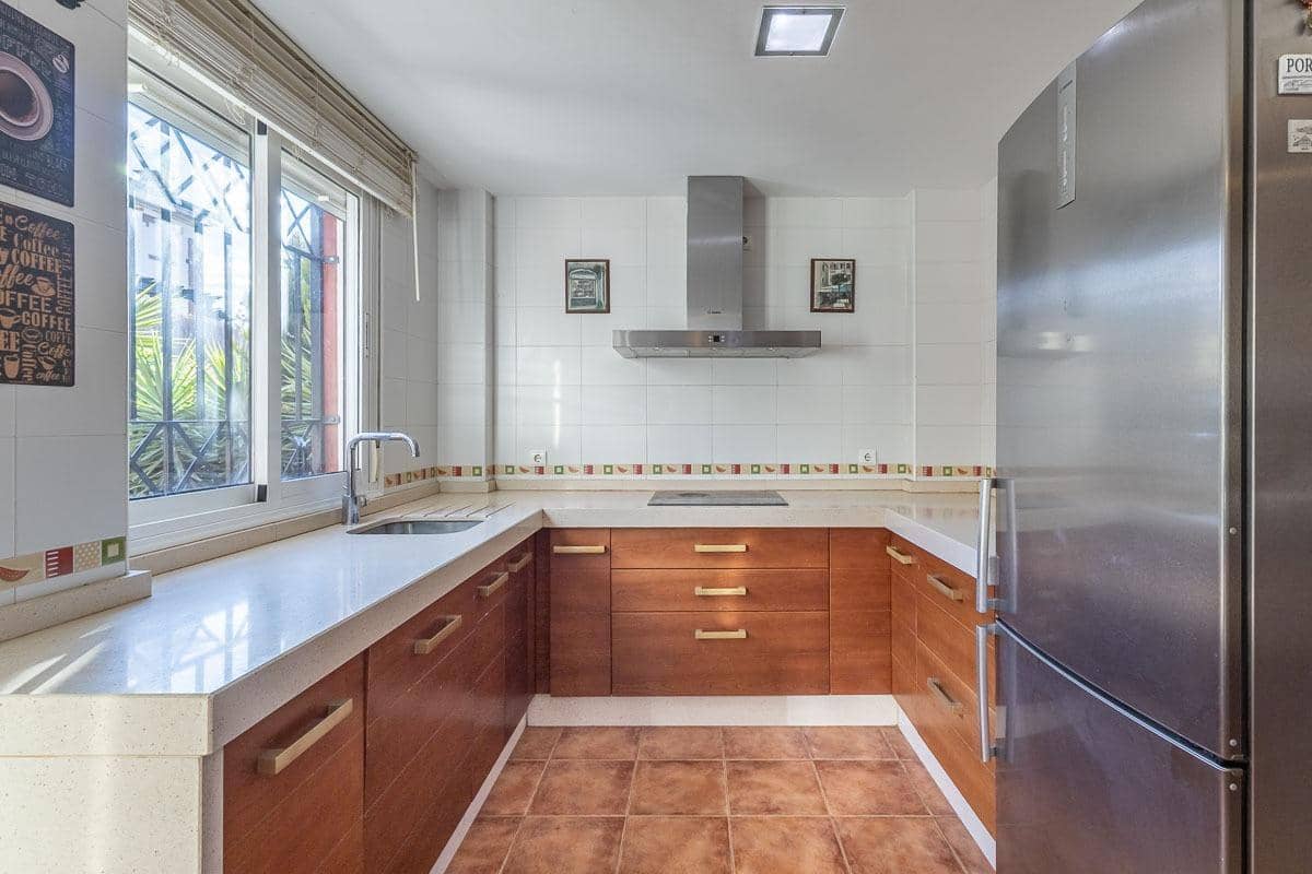 4 soverom Kjedet enebolig til salgs i Alhendin med svømmebasseng garasje - € 309 000 (Ref: 9535846)