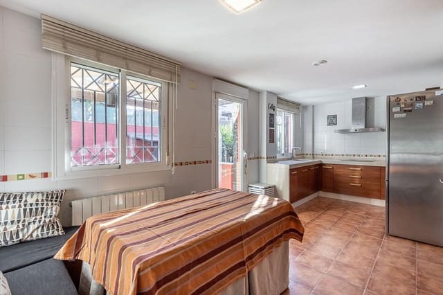 4 soverom Kjedet enebolig til salgs i Alhendín med svømmebasseng garasje - € 309 000 (Ref: 9535846)