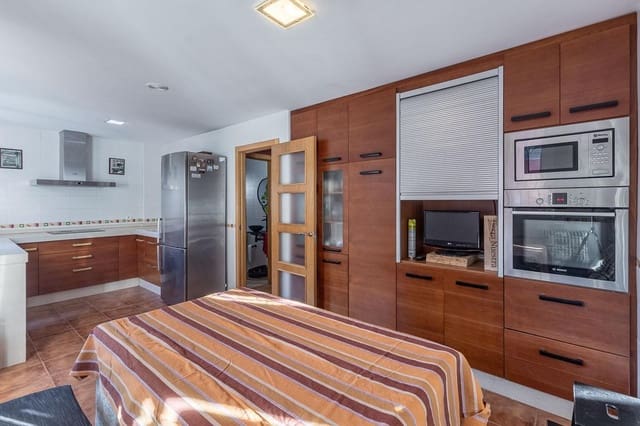 4 soverom Kjedet enebolig til salgs i Alhendín med svømmebasseng garasje - € 309 000 (Ref: 9535846)