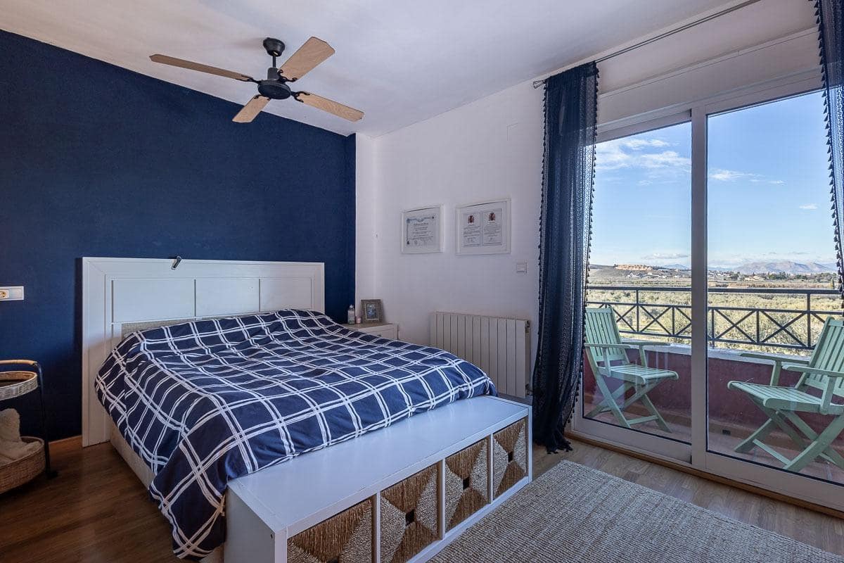 4 soverom Kjedet enebolig til salgs i Alhendin med svømmebasseng garasje - € 309 000 (Ref: 9535846)