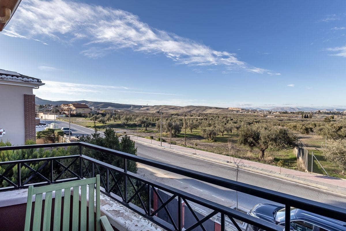 4 soverom Kjedet enebolig til salgs i Alhendin med svømmebasseng garasje - € 309 000 (Ref: 9535846)