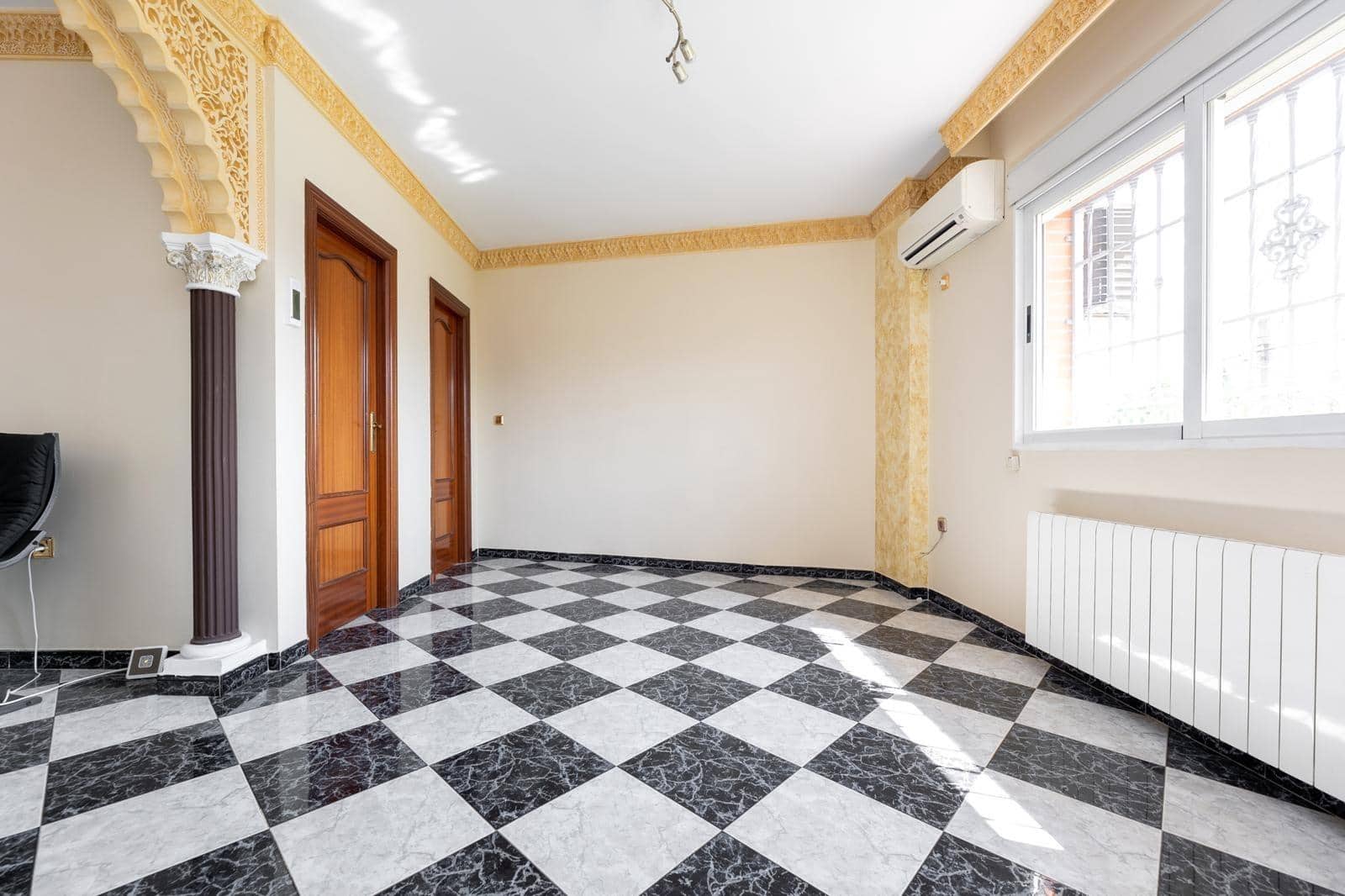 4 sypialnia Willa na sprzedaż w Ogijares z basenem garażem - 365 000 € (Ref: 9543898)