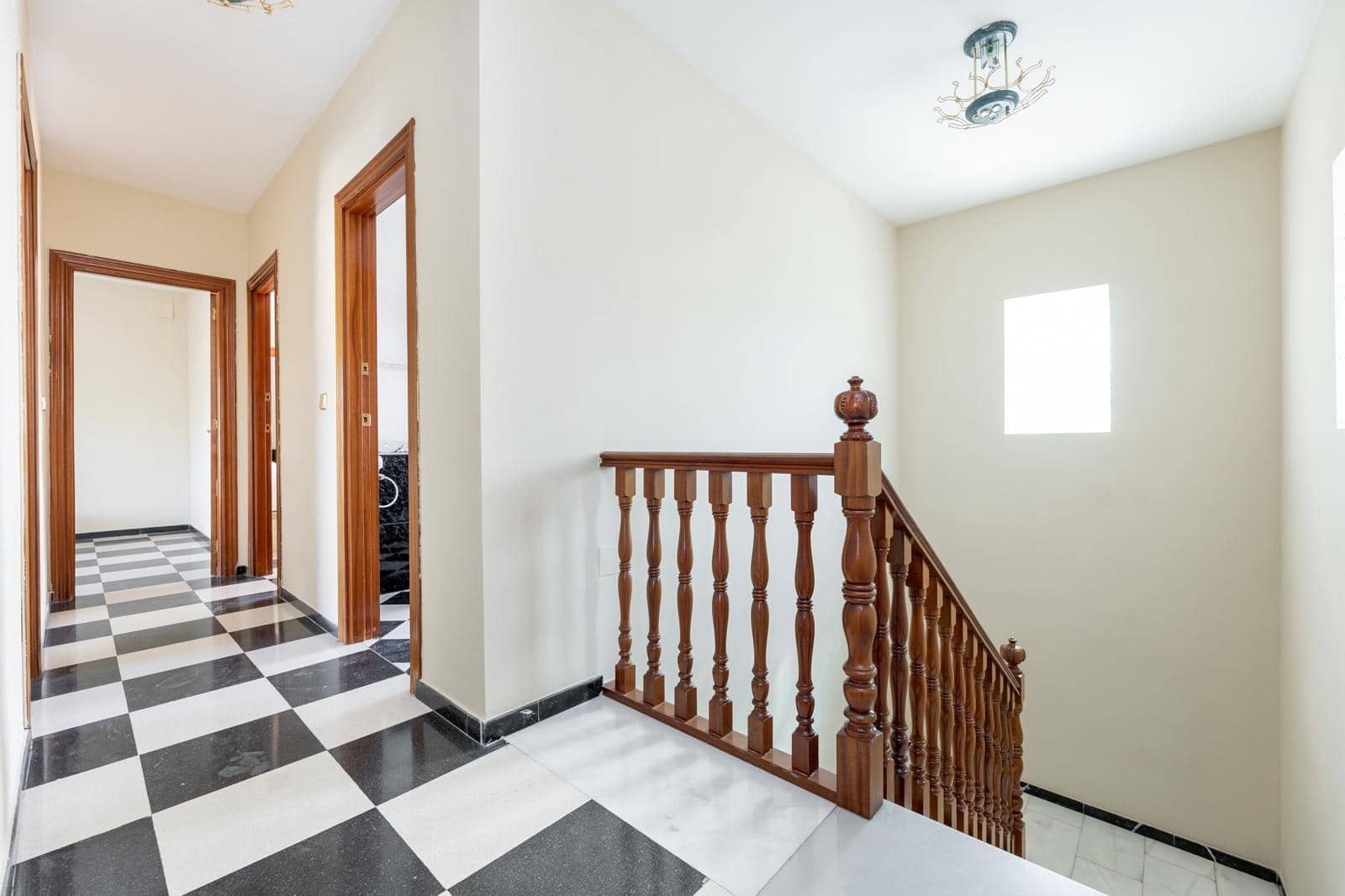 4 sypialnia Willa na sprzedaż w Ogijares z basenem garażem - 365 000 € (Ref: 9543898)