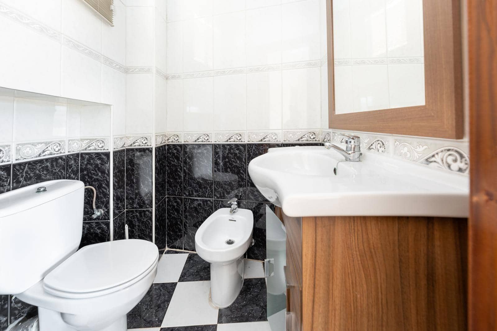 4 sypialnia Willa na sprzedaż w Ogijares z basenem garażem - 365 000 € (Ref: 9543898)