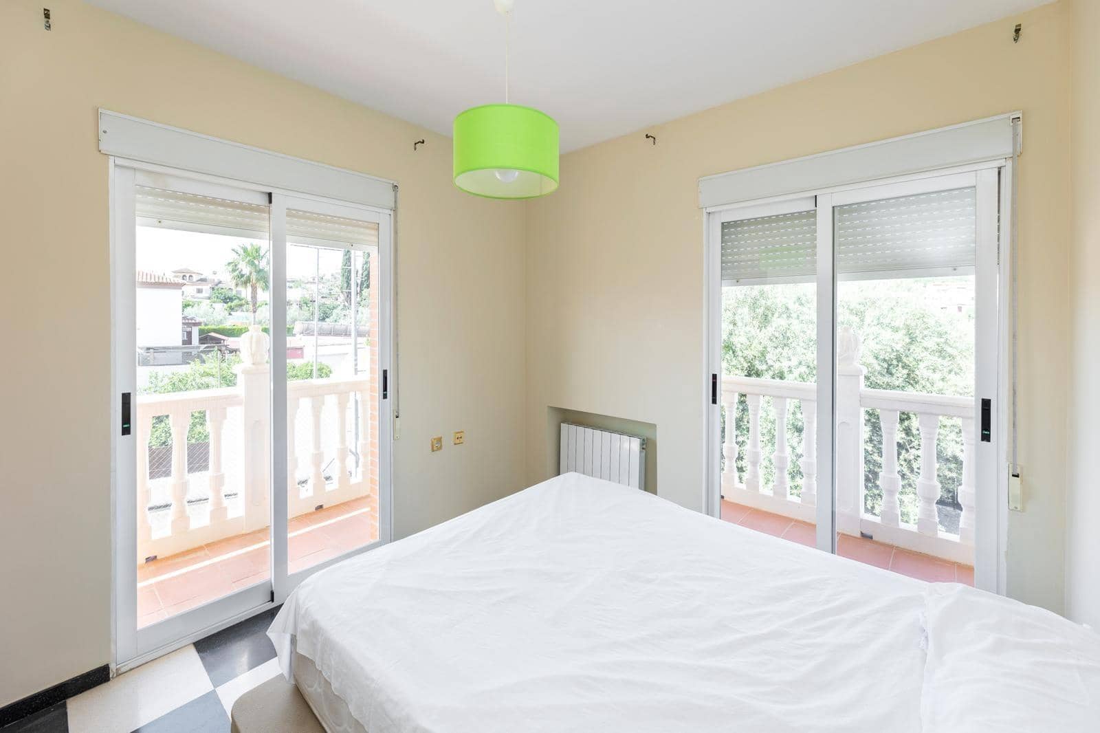 4 sypialnia Willa na sprzedaż w Ogijares z basenem garażem - 365 000 € (Ref: 9543898)