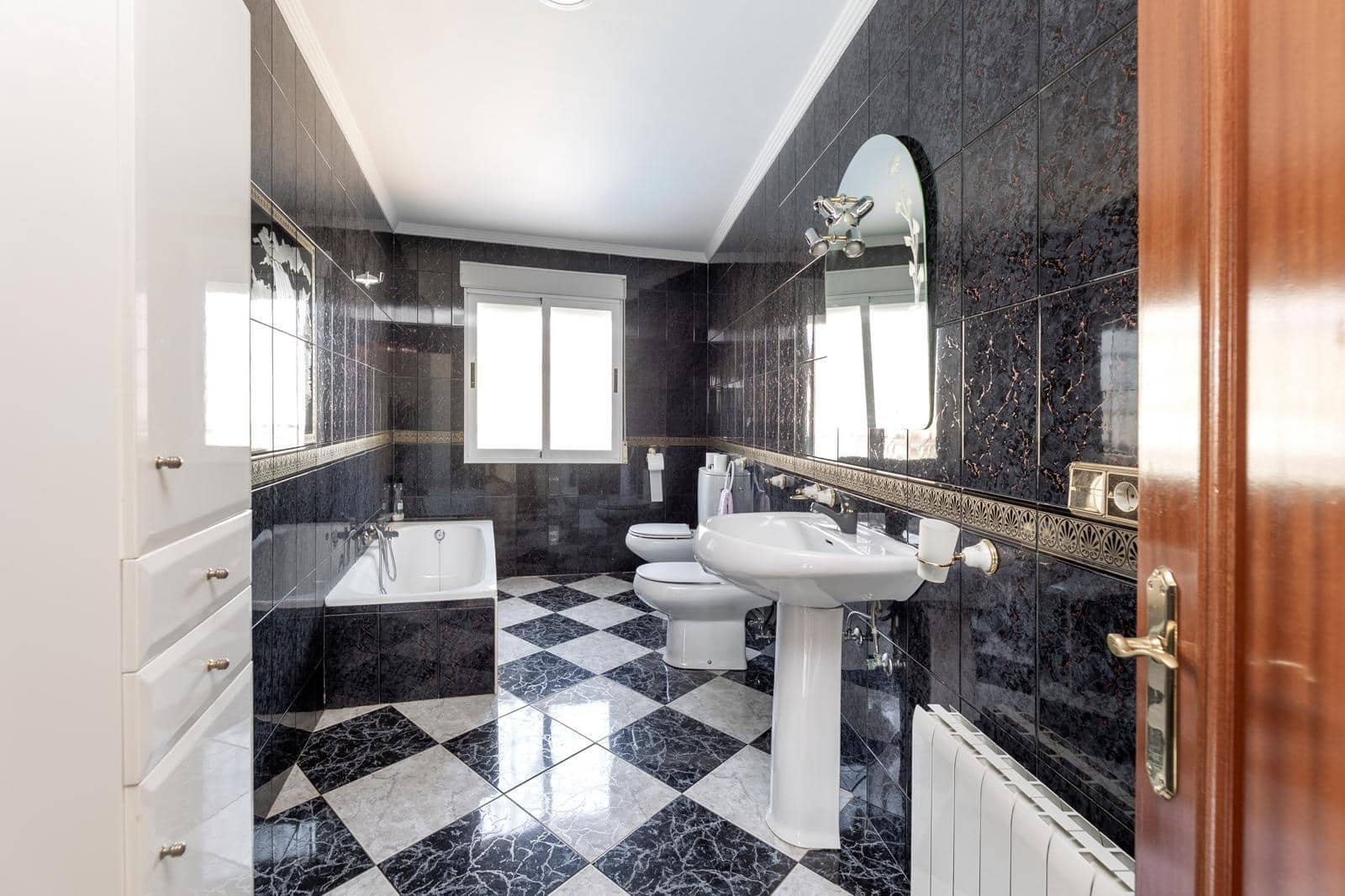 4 sypialnia Willa na sprzedaż w Ogijares z basenem garażem - 365 000 € (Ref: 9543898)